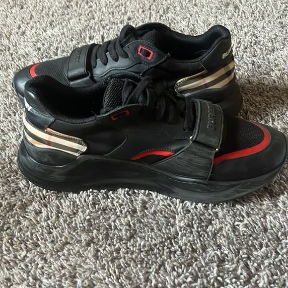 Burberry - Picture 6 of 8